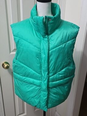 XERSION BRAND WOMEN'S GREEN OVERSIZED PUFFER VEST SIZE LARGE